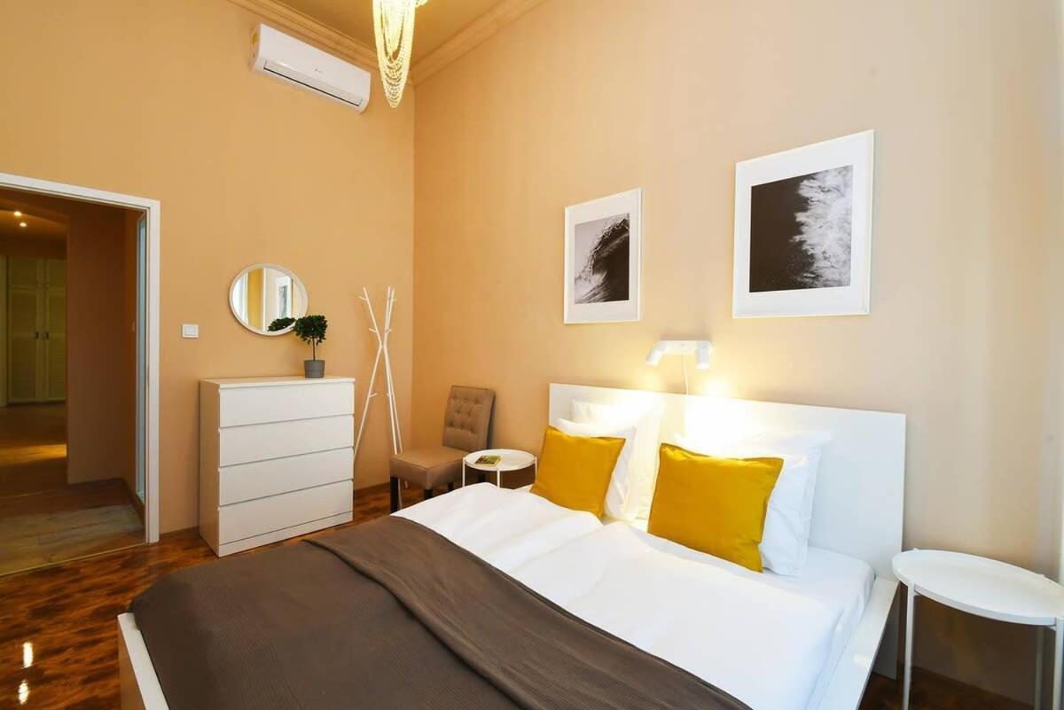 Very Central Very Spacious New Home Boedapest Buitenkant foto